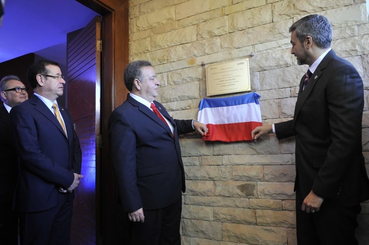 阿布鐸總統與阿基諾部長共同揭牌