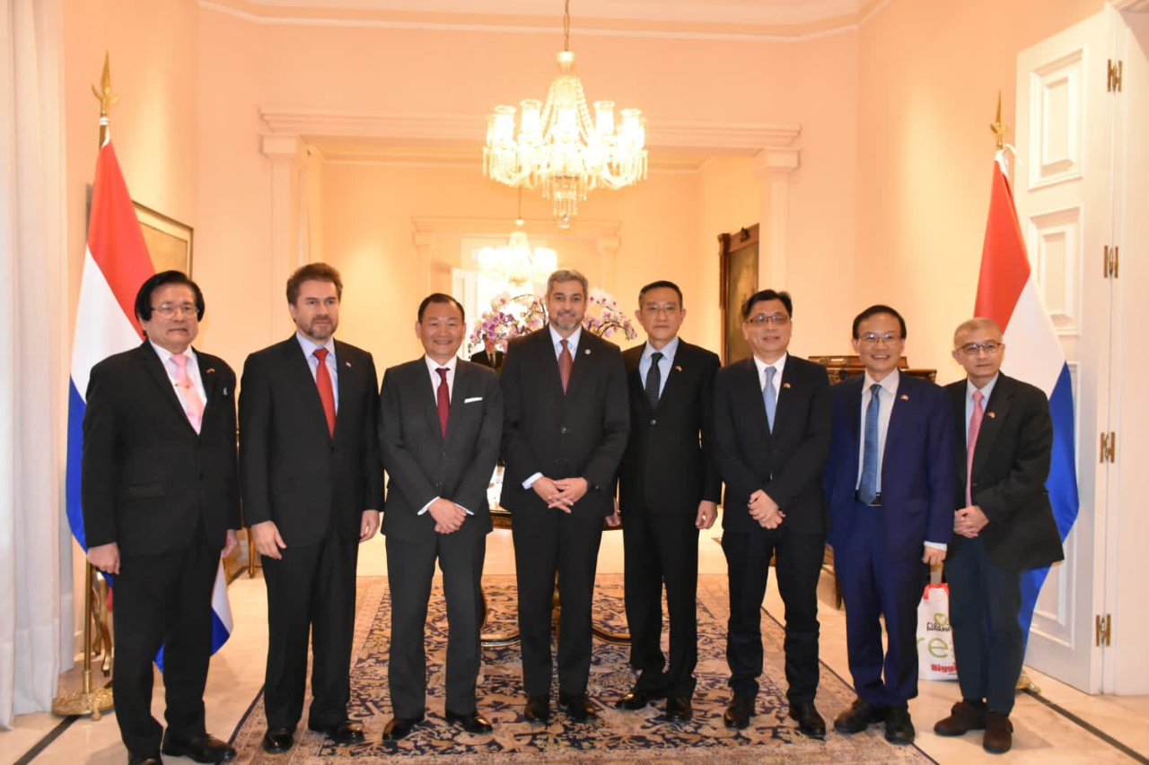 中南美洲友邦經濟合作及商機考察團在巴拉圭訪問受巴國政府高度重視，圖為阿布鐸總統7月14日上午親自接見訪團。