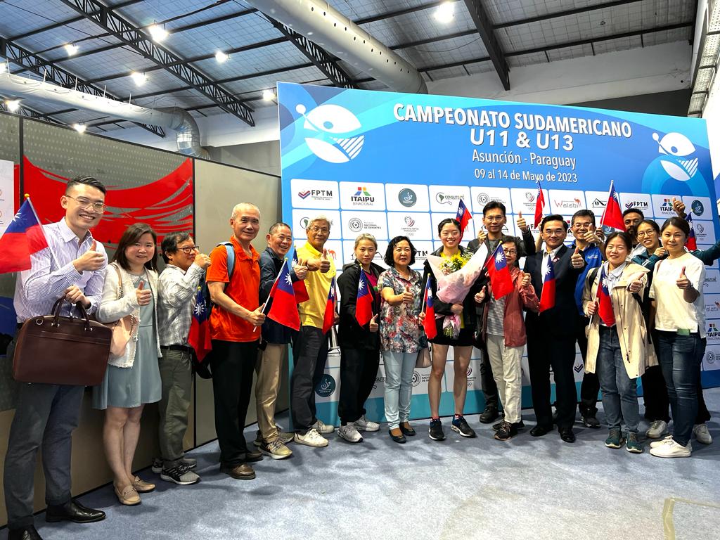 我國青少年桌球好手，年僅16歲的陳佳宜遠赴巴拉圭參加5月16日至19日的「2023年WTT巴拉圭青少年桌球挑戰賽」，拿下U17組(17歲以下)的女單冠軍與U19組(19歲以下)的女單亞軍，駐巴拉圭大使館與旅居亞松森台僑代表都赴賽場加油打氣，恭賀佳宜在巴拉圭發光發熱。