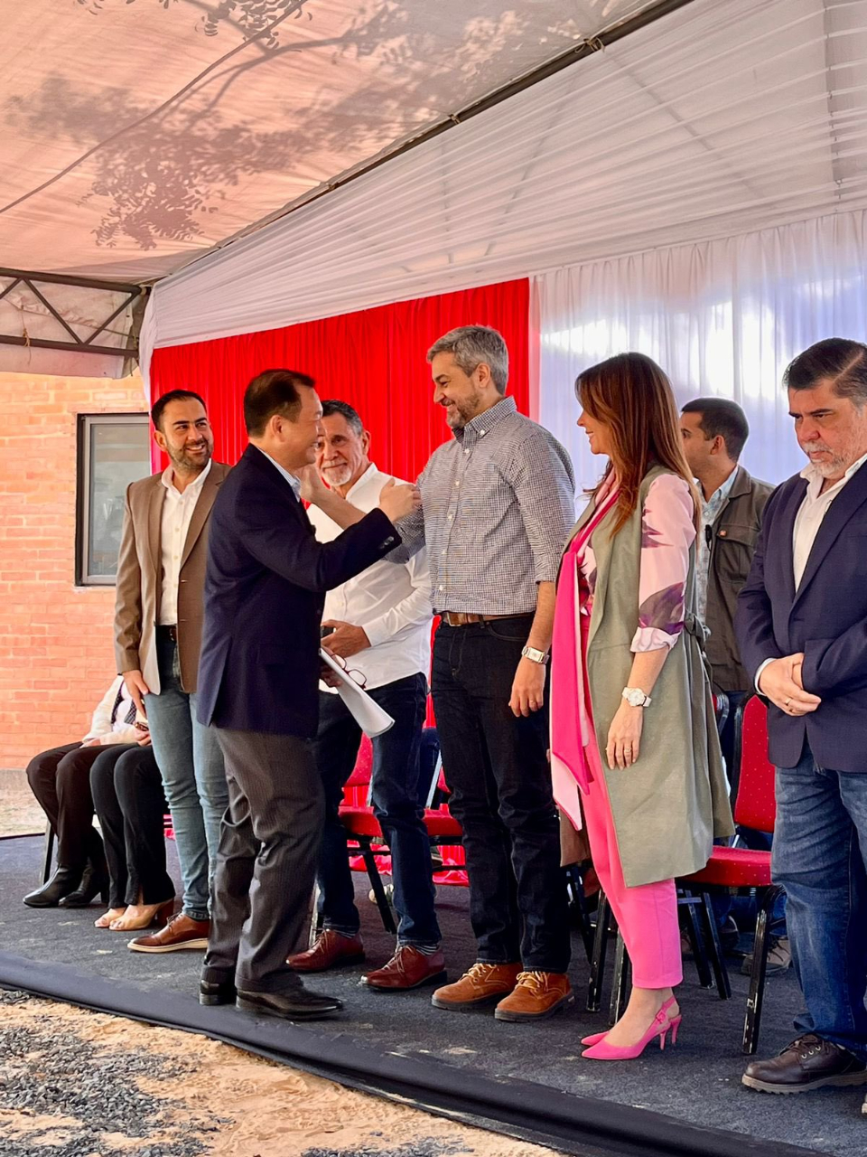 7月21日上午駐巴拉圭韓志正大使代表台灣政府捐贈一部神經導航儀給巴拉圭Acosta Ñu兒童醫院，巴拉圭阿布鐸總統(Mario Abdo Benítez)伉儷、衛福部長波爾巴(Julio Borba)都出席了這部導航儀的啟用儀式。