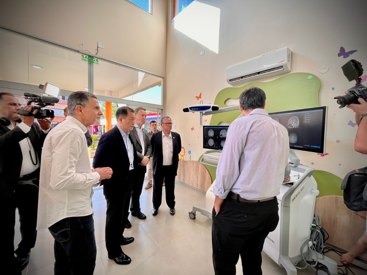 7月21日上午駐巴拉圭韓志正大使代表台灣政府捐贈一部神經導航儀給巴拉圭Acosta Ñu兒童醫院，這座神經導航儀將是巴國公立醫院的第一部。台灣政府將繼續與巴拉圭政府合作，共同實現公衛目標。