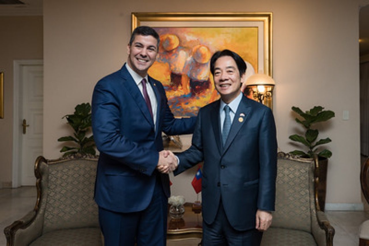 8月14日賴副總統拜會巴國新任總統貝尼亞，強調台巴兩國歷史悠久的鞏固邦誼，並承諾深化兩國間兄弟情誼。