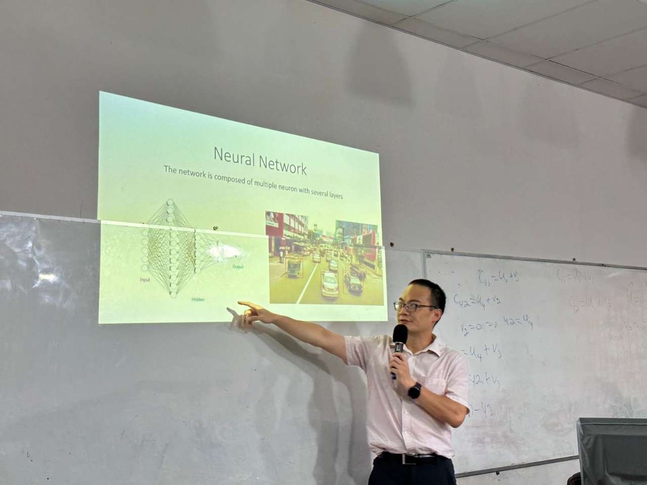 為因應人工智慧(AI)在科技產業上所形成的趨勢，台巴科技大學(UPTP)本學期開辦人工智慧課程，8月21日透過上課情形讓我們對人工智慧有一個初步的認識。