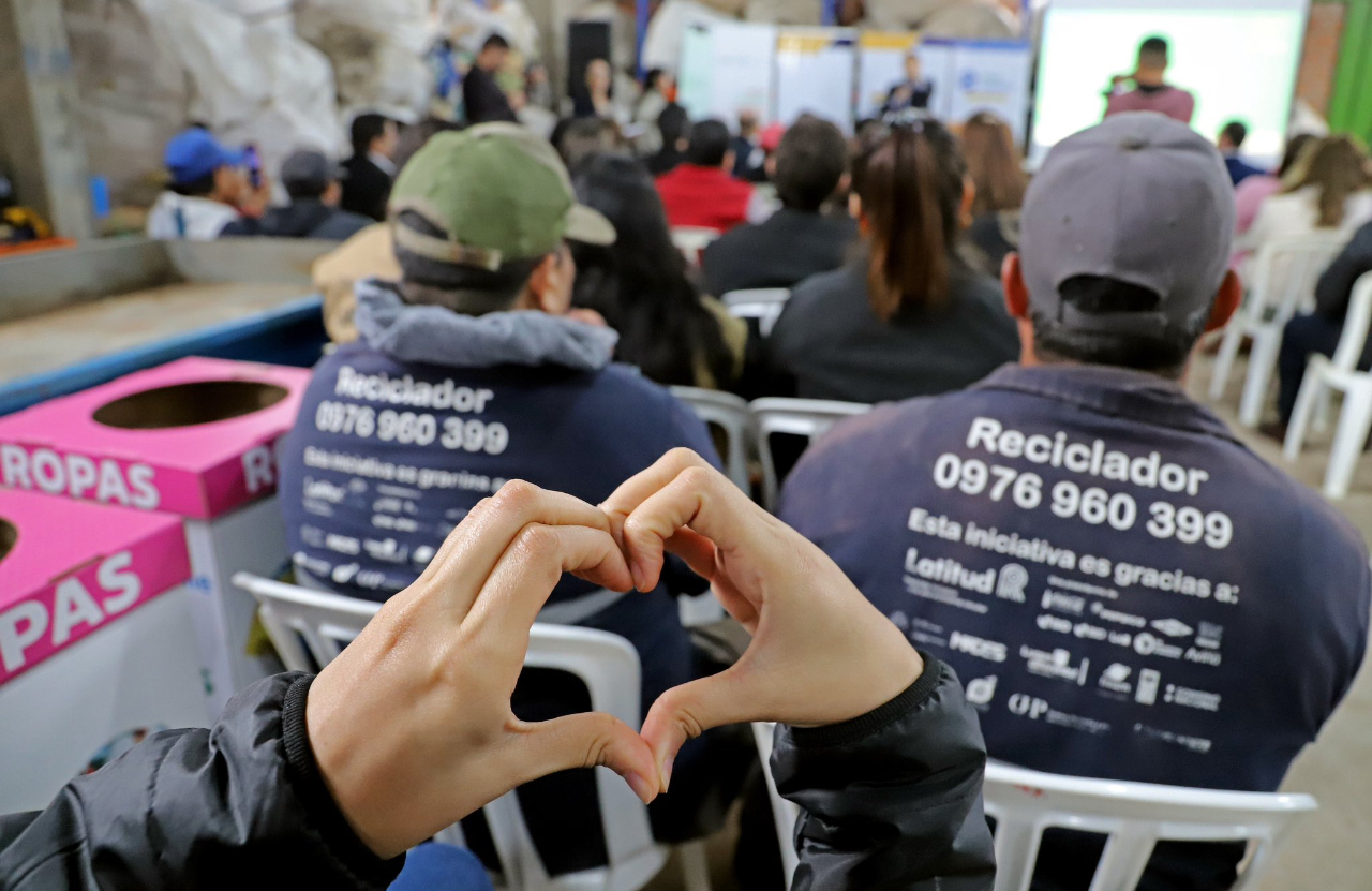 駐巴拉圭大使館應聯合國開發計畫署(PNUD)巴拉圭分部的邀請，參加了為期數個月的舊衣回收再利用#Revive #Ecomoda的活動，並在9月13日出席活動閉幕儀式。