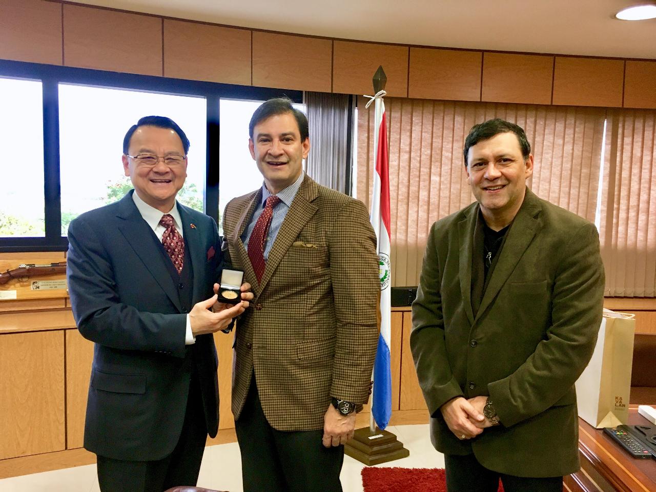 El Embjadador de la República de China (Taiwán), Dr. Diego L. Chou visitó al Presidente del Congreso del Paraguay, Silvio Ovelar y el Presidente de la Comisión de Relaciones Exteriores y Asuntos Internacionales, Víctor Bogado el día 24 de julio, 2018.