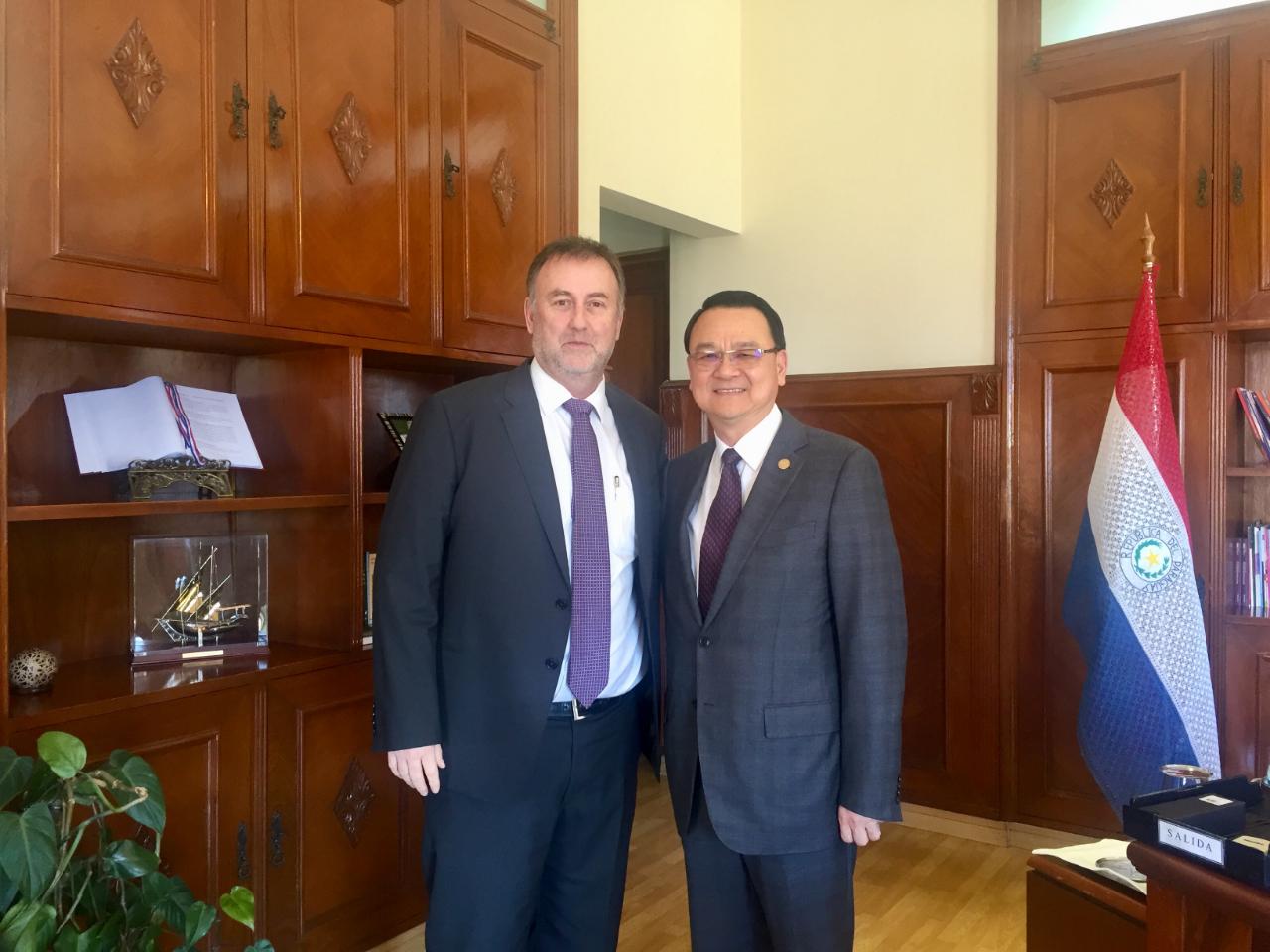 El Embajador de la República de China (Taiwán), Dr. Diego L. Chou, visitó al Ministro de Hacienda, Benigno López el día 7 de septiembre, 2018.