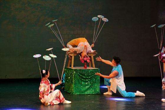 Una presentación de acrobacia de platos chinos mezclado con la práctica de contorsión, estuvo en la sala de convenciones del BCP, el día 16 de septiembre, 2018.