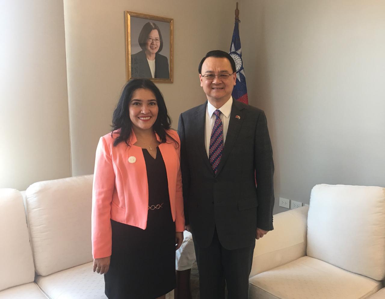 La Ministra de la Secretaría Nacional de Turismo (SENATUR), Sofía Montiel visitó al Embajador de la República de China (Taiwán), Dr. Diego L. Chou, el día 19 de septiembre, 2018. Han intercambiado opiniones sobre la cooperación bilateral en el turismo.