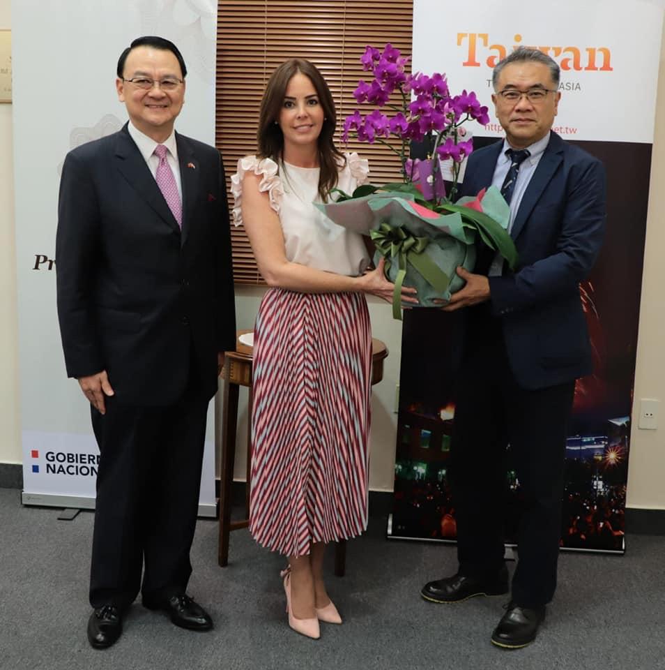 La variedad única de orquídea creada en Taiwán y que será transmitida a floricultores paraguayos. La ha llamado "Kunu'u" por Primera Dama Silvana López de Abdo, en honor al cariño entre ambas naciones.