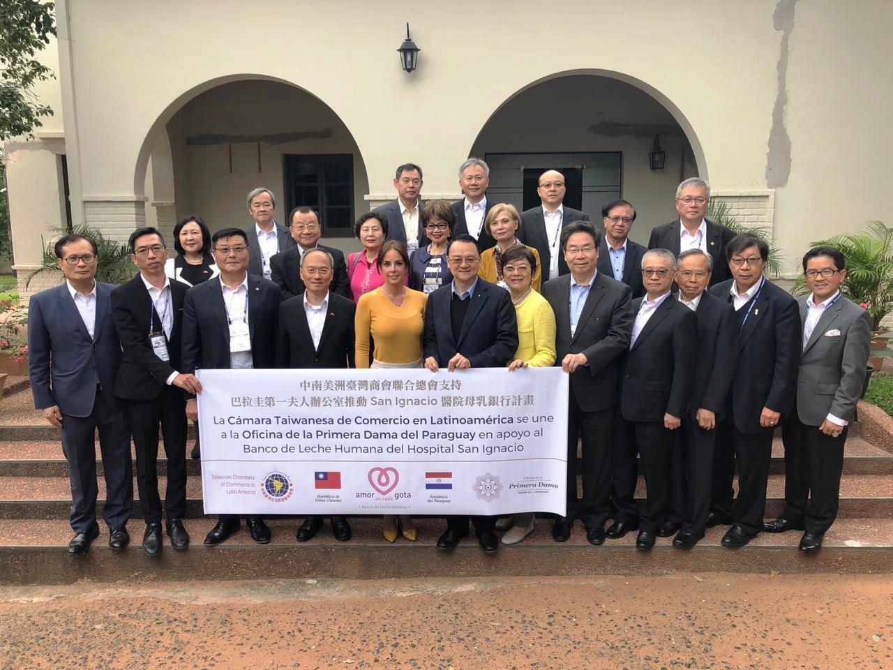 En el acto estuvieron presentes el Ministro de Asuntos de Comunidades en Ultramar, Dr. Wu Hsin-hsing; el Embajador de la República de China (Taiwán) en Paraguay, Dr. Diego L. Chou y su señora Celia Lee, el Presidente General de la Cámara Taiwanesa de Comercio en Latinoamericana, Teh-Huei Chang, el Presidente General de la Cámara Mundial de Comercio Taiwanés, Wan-Feng Yu y otros representantes de las Cámaras Taiwanesas de Comercio en Latinoamérica. La delegación fue recibida por la Primera Dama de la Nación, Su Excelencia Sra. Silvana Abdo.