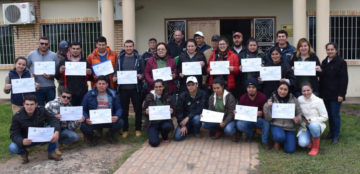 Los días 26 y 27 de Junio, se llevó a cabo el "Curso en Piscicultura" en el Centro de Producción de Alevines de Eusebio Ayala, se desarrolló una capacitación dirigida a productores de los departamentos de Central, Guaira y Cordillera. Este curso contó con la participación de 25 productores y se realizó dentro del Acuerdo de Cooperación entre el MAG- Viceministerio de Ganadería, el Gobierno de la República de China (Taiwán) y con apoyo de la GIZ.
