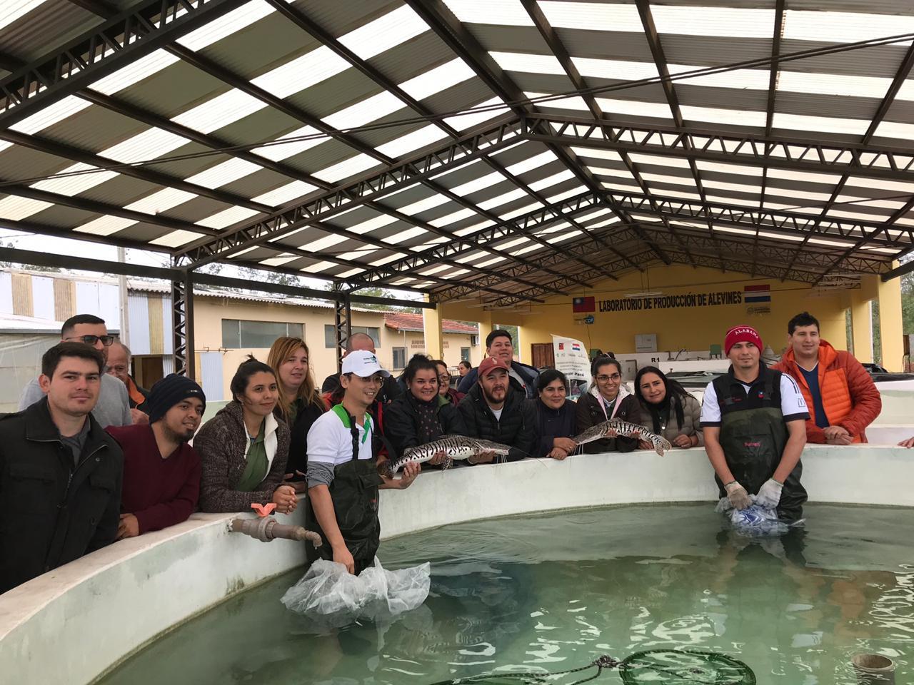 La capacitación estuvo a cargo de los técnicos del Programa Nacional de Acuicultura del VMG Simón Ponce, Carlos Morales, Martin Castillo, Nancy Morales, Silvia Benegas, y de la Misión Técnica de Taiwán los técnicos Fernando Núñez, Rodrigo Núñez y el especialista Ing. Samuel Liu.
