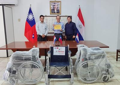 捐助輪椅予Minga Porá市