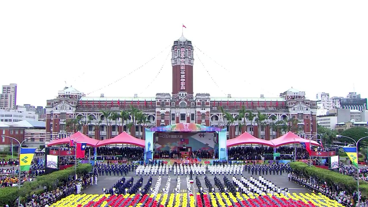 The boulevard in front of the President Office is decorated with the flag of St. Vincent and the Grenadines to welcome Prime Minister, Dr. the Hon. Ralph Gonsalves and his delegation on the occasion of National Day Ceremony of the Republic of China (Taiwan).
