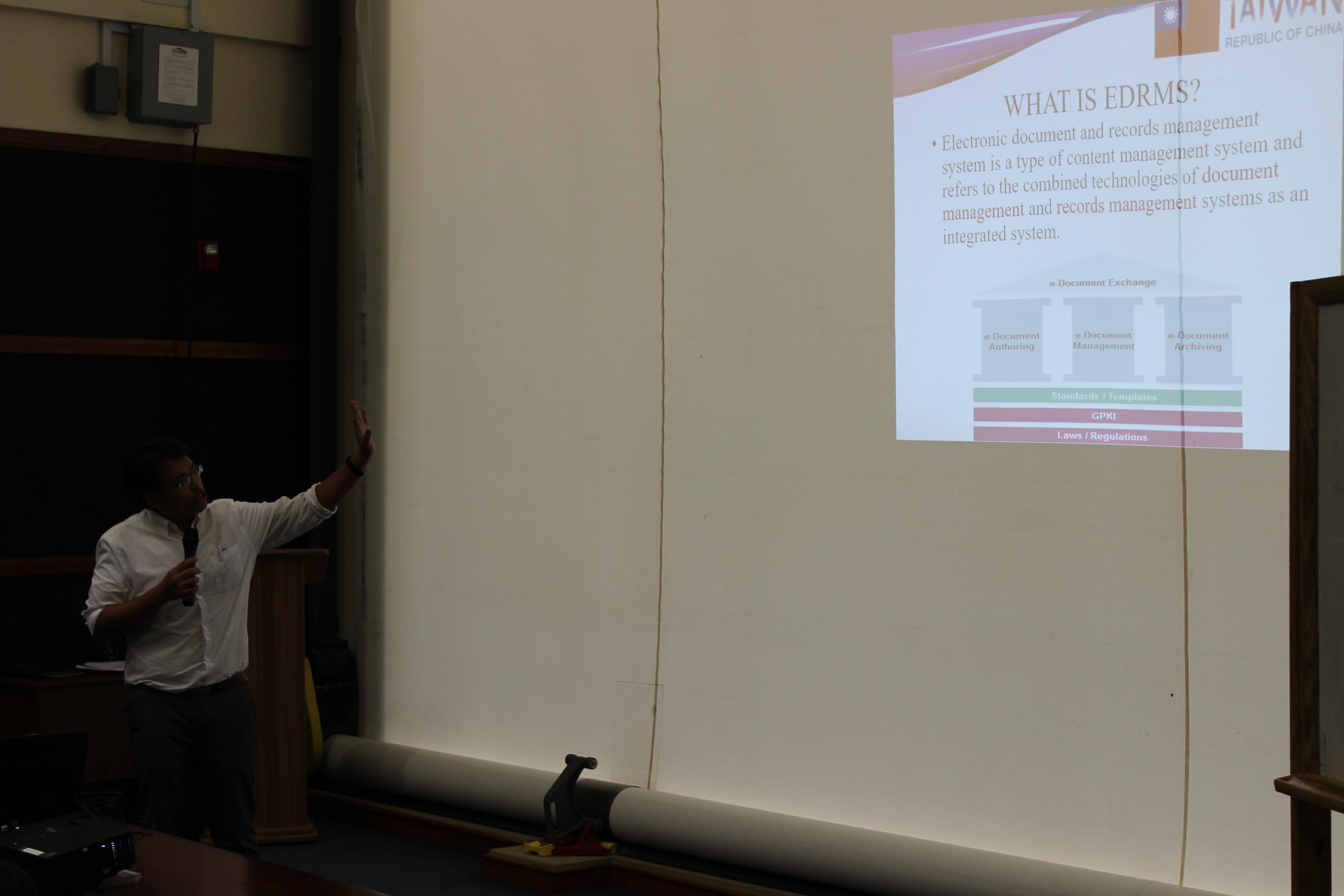 David Fu, Project Manager of the TaiwanICDF ICT Project in SVG, briefs on the project and related study programmes.