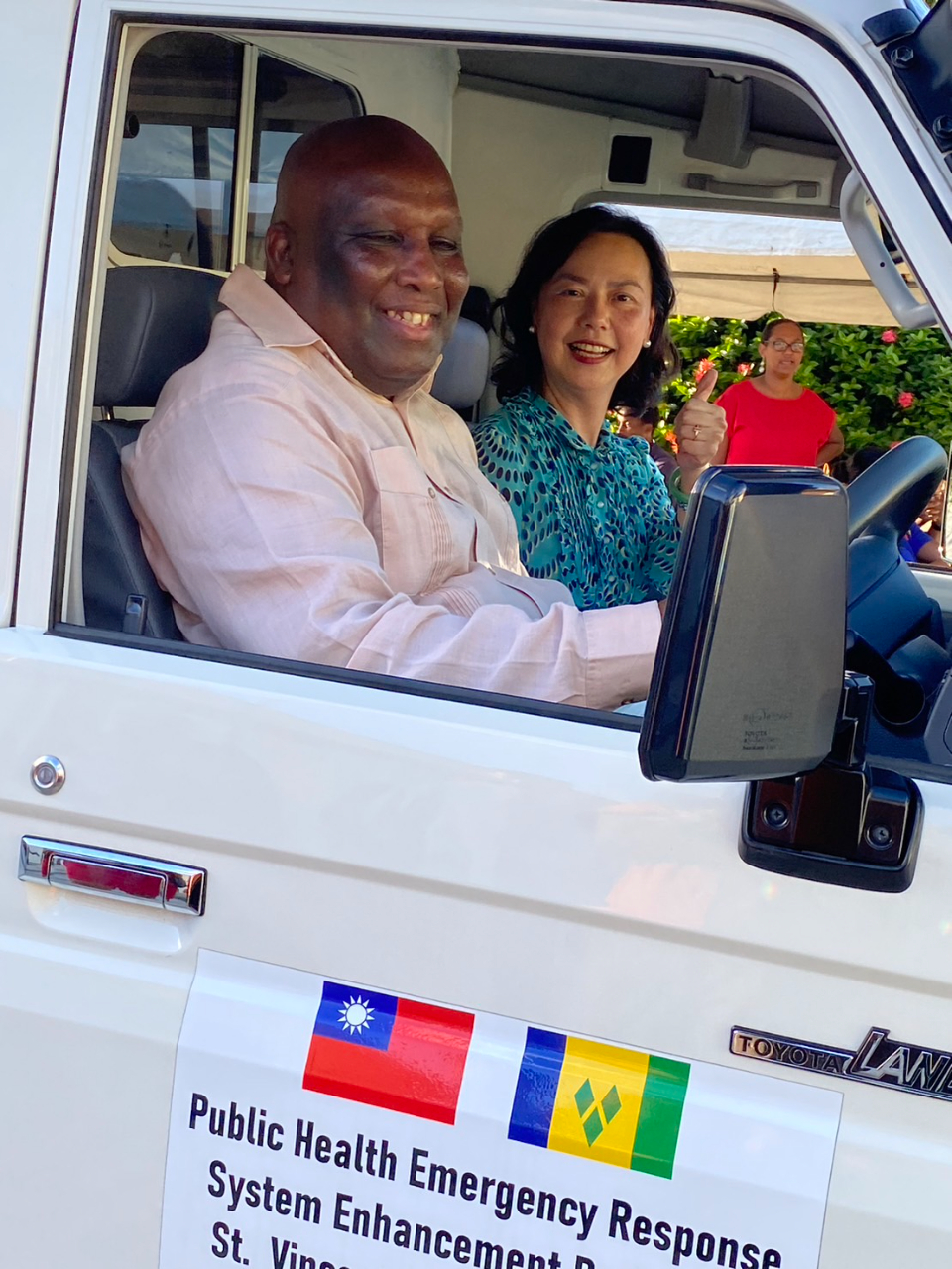 Amb. Fiona Fan attended the handover ceremony of two fully-equipped ambulances under the ”Public Health Emergency Response System Enhancement in Project Saint Vincent and the Grenadines” with Hon. St. Clair Prince, Minister of Health, Wellness and the Environment on 31st October, 2023.