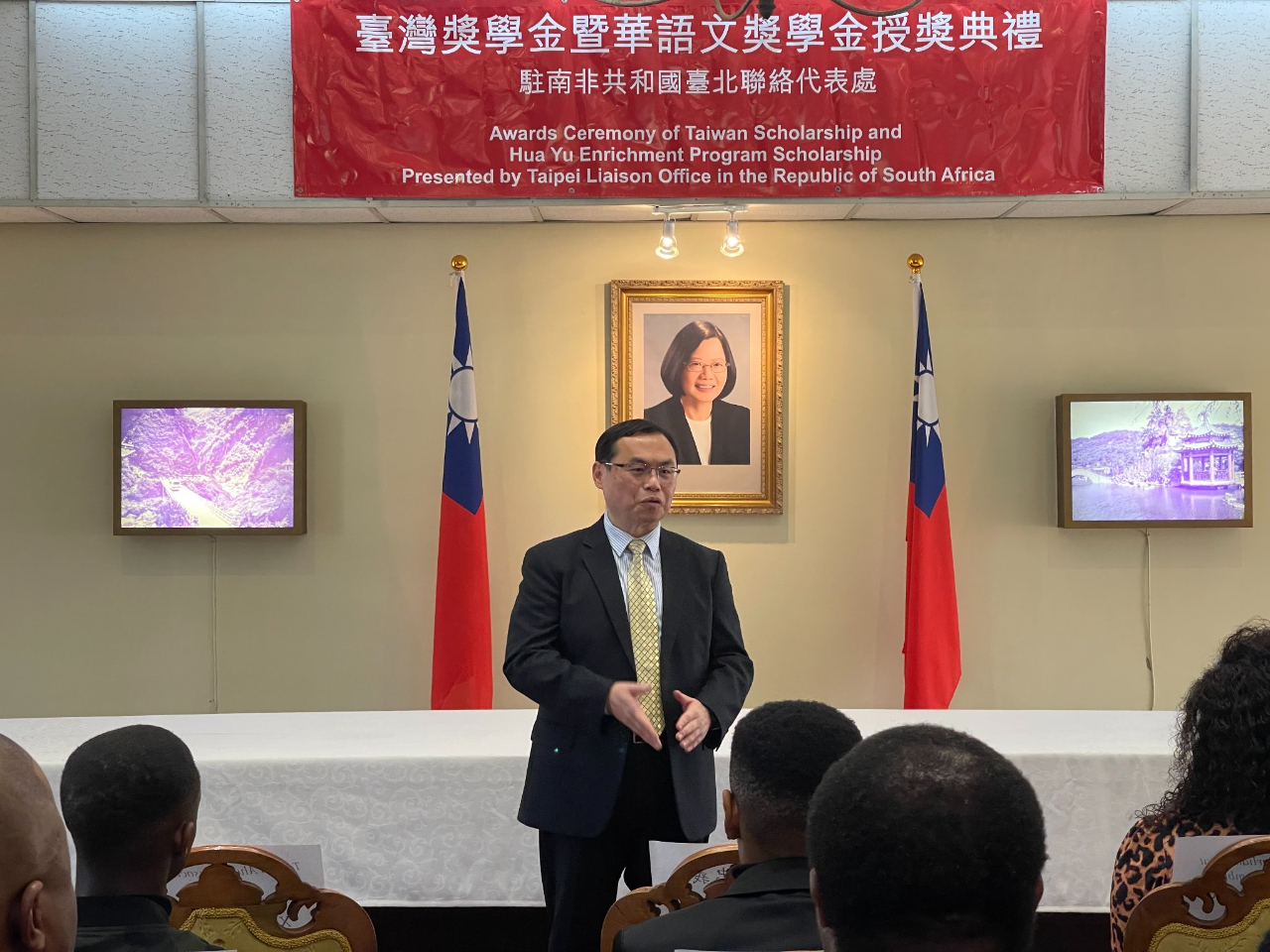 300389538_432686145563069_5943206307927678854_n