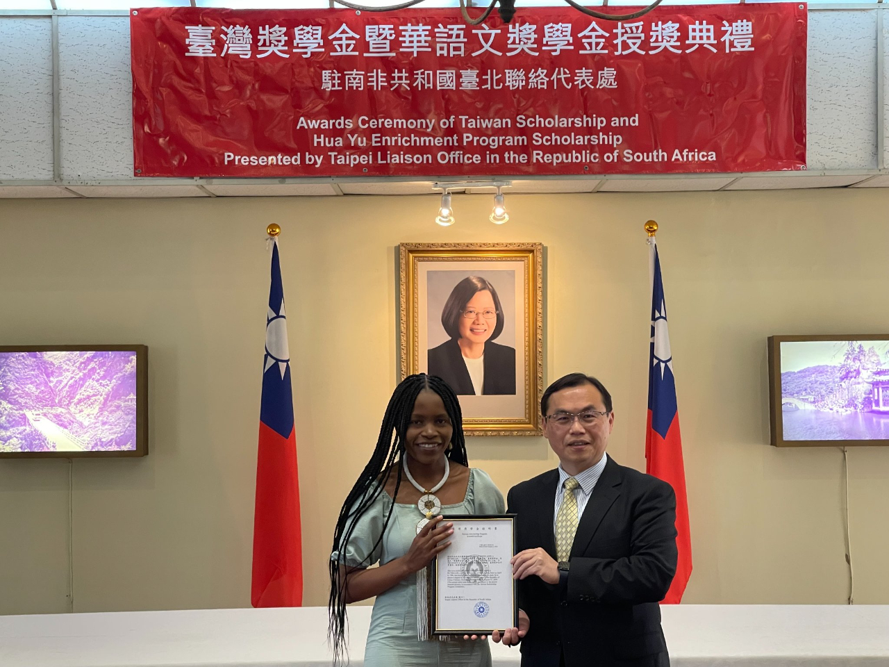 300585544_432686618896355_3445743173255120286_n