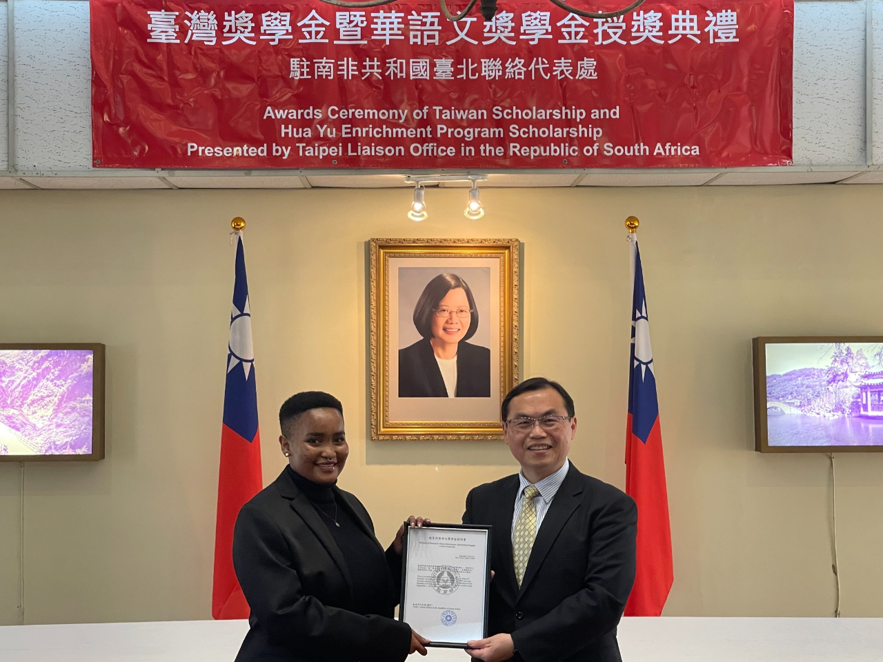 301119892_432686965562987_1243684973634802159_n