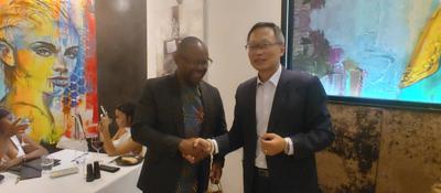 本處受「南非醫療協會」(SAMA)副主席Dr. Edward Ngwenya團隊邀請共進晚餐