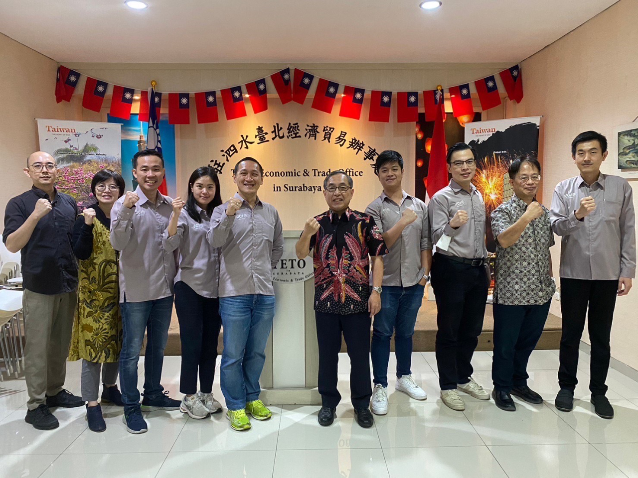 邱陳煜處長會晤國際青年商會東爪哇分會(JCI East Java)會長Willy Widjaja等，雙方探詢台商與印尼青商合作之機會。