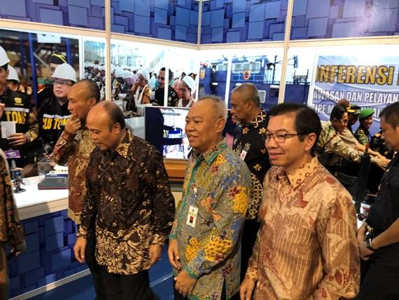 Mr.Jeffrey Hsiao and VIP guest patron exhibition area
