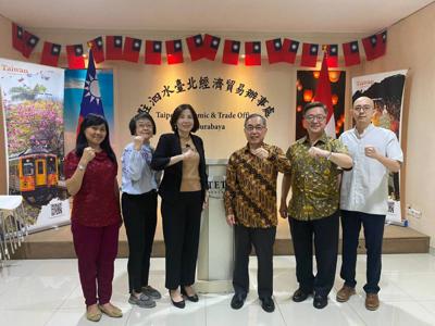 Board of Indonesian Textile Association, East Java Chairman Sherlina Kawilarang Meets Director General Isaac Chiu， Discussing Indonesian and Taiwan Textile Cooperation