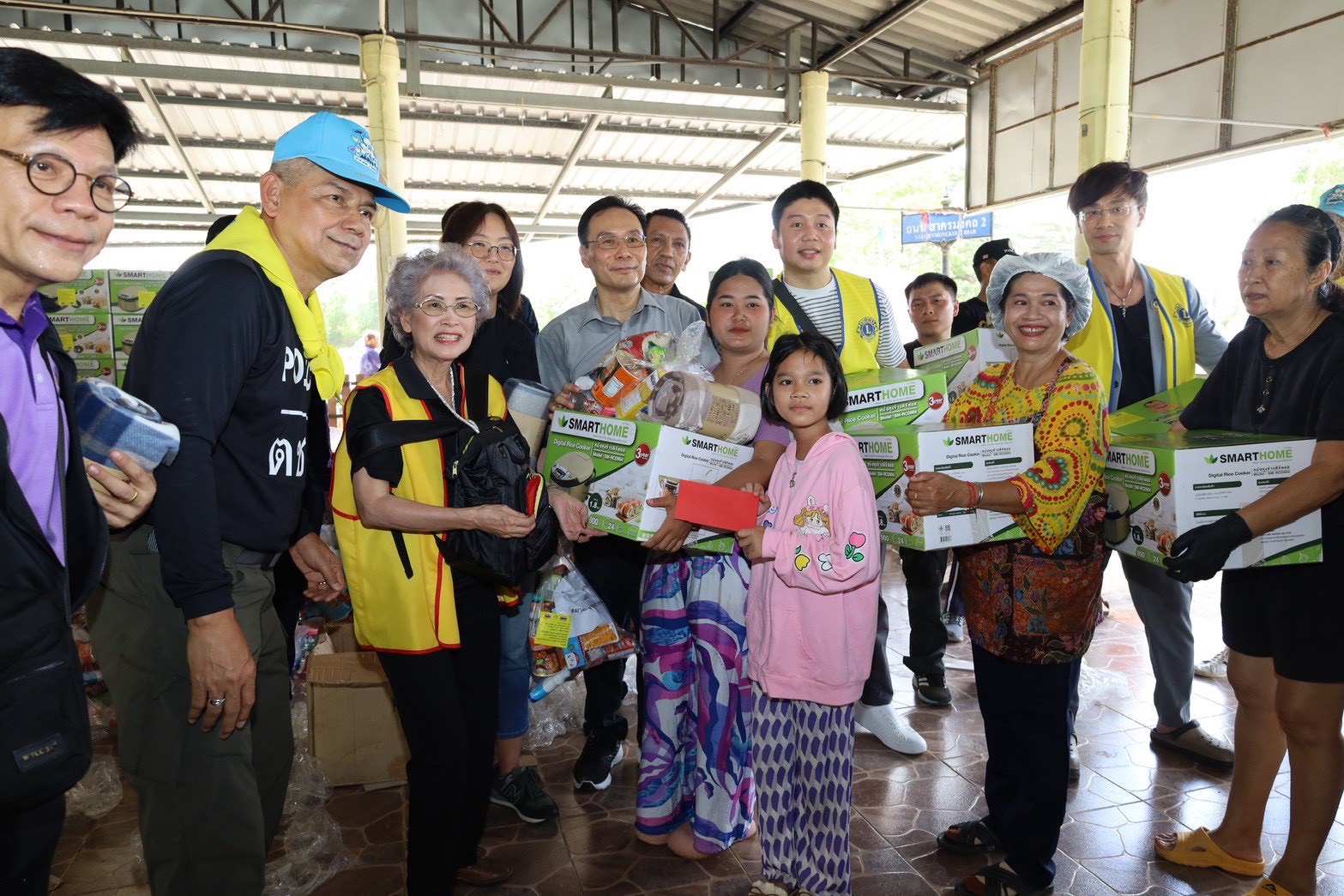 駐泰國代表處藍大使夫婦慰問泰南水患台商