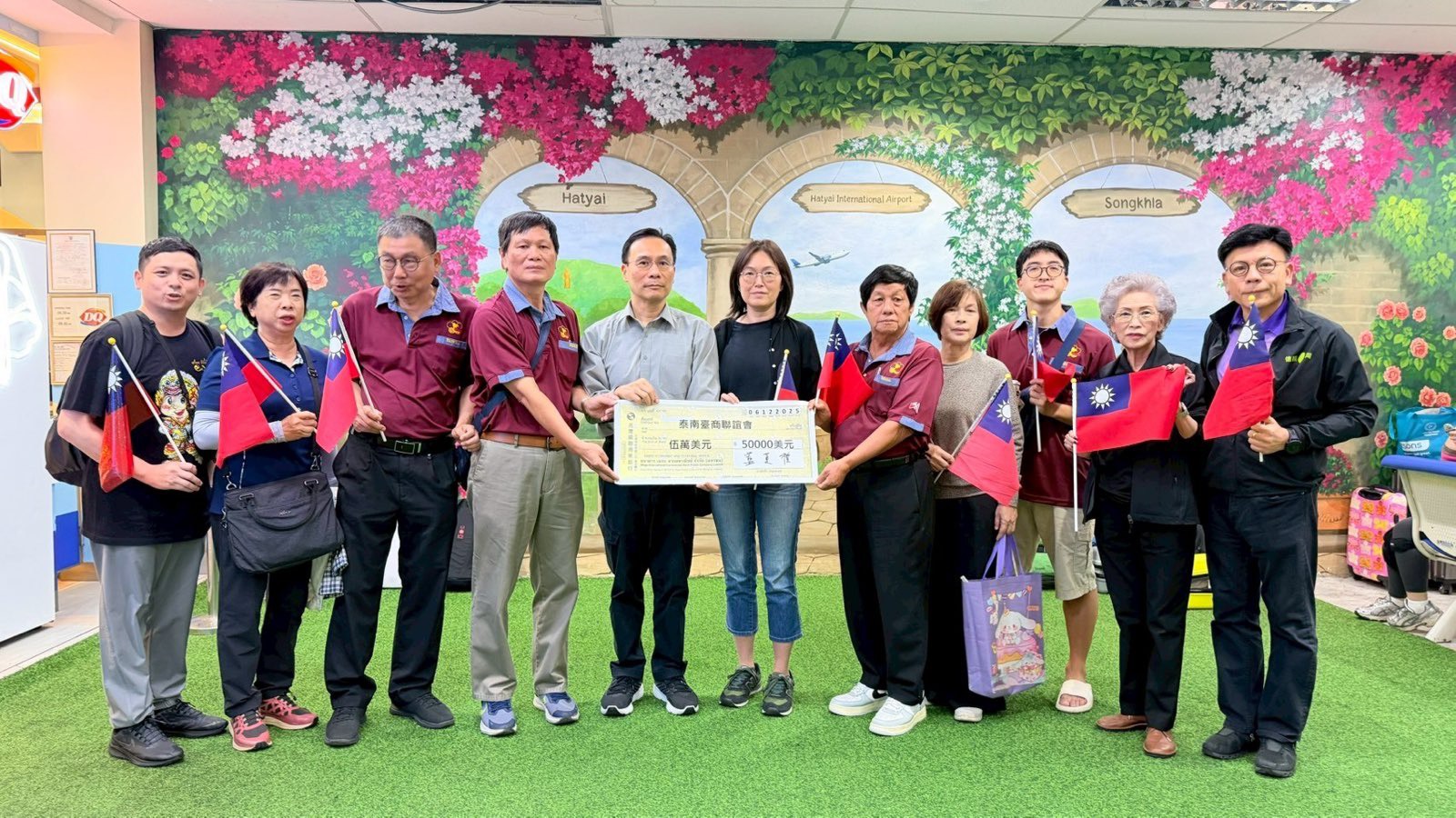 駐泰國代表處藍大使夫婦慰問泰南水患台商