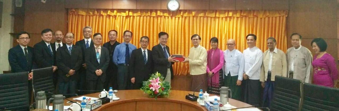 駐緬甸代表表張俊福偕經濟組組長蕭俊、秘書呂佩娟及副參事 張水庸蒞場觀禮
