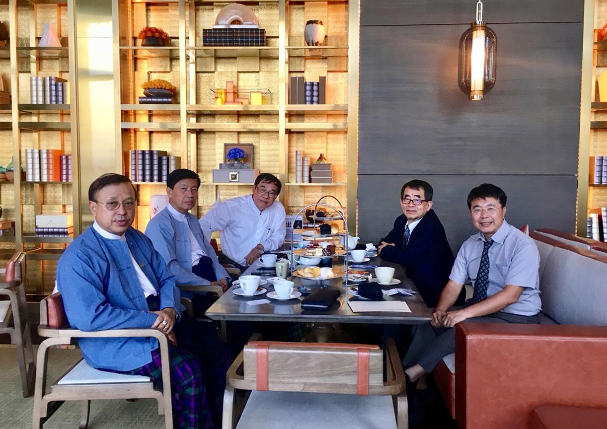駐緬甸代表張俊福及副參事張水庸會晤緬甸旅遊總會(Myanmar Tourism Federation)就台緬旅遊交換意見(2018年10月)。