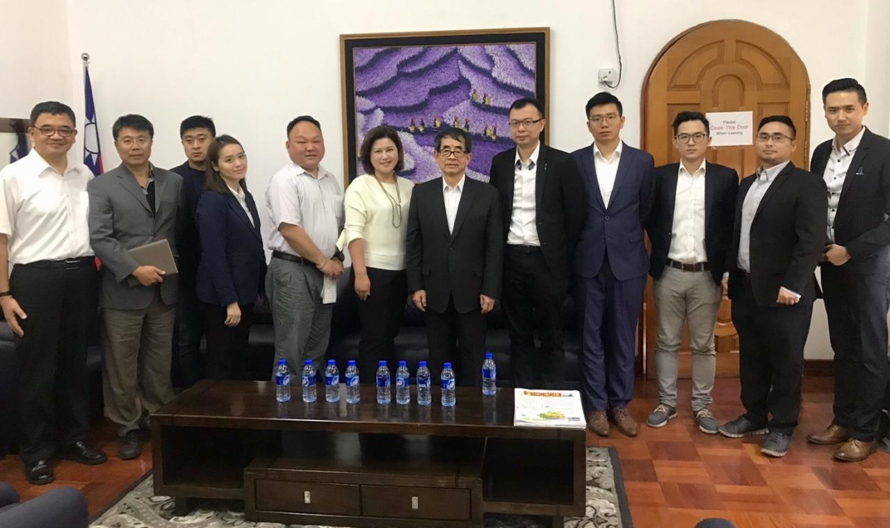 （圖）資策會(III)國際處長黃瓊雅、張代表俊福、組長蕭俊、副參事張水庸、TDOC鄭乃豪及科技專家（2019/4/5）
