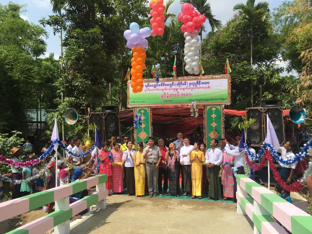 台灣NGO慈善團體「無子西瓜社會福利基金會」與緬甸「愛緬基金會」（Chit Myit Tar Foundation）攜手合作自2018年起在緬甸執行台灣政府補助的「緬甸基礎建設計畫」。伊洛瓦底省橋樑啟用儀式當日，緬甸官員及村民、愛緬基金會、緬甸留台同學會、台商總會及香港苗圃基金會等共襄盛舉，駐緬甸代表處副參事張水庸致詞概述台灣愛心遍佈各地並感謝各界與我NGO慈善團體攜手合作在緬偏鄉辦理基礎建設（2019年5月）