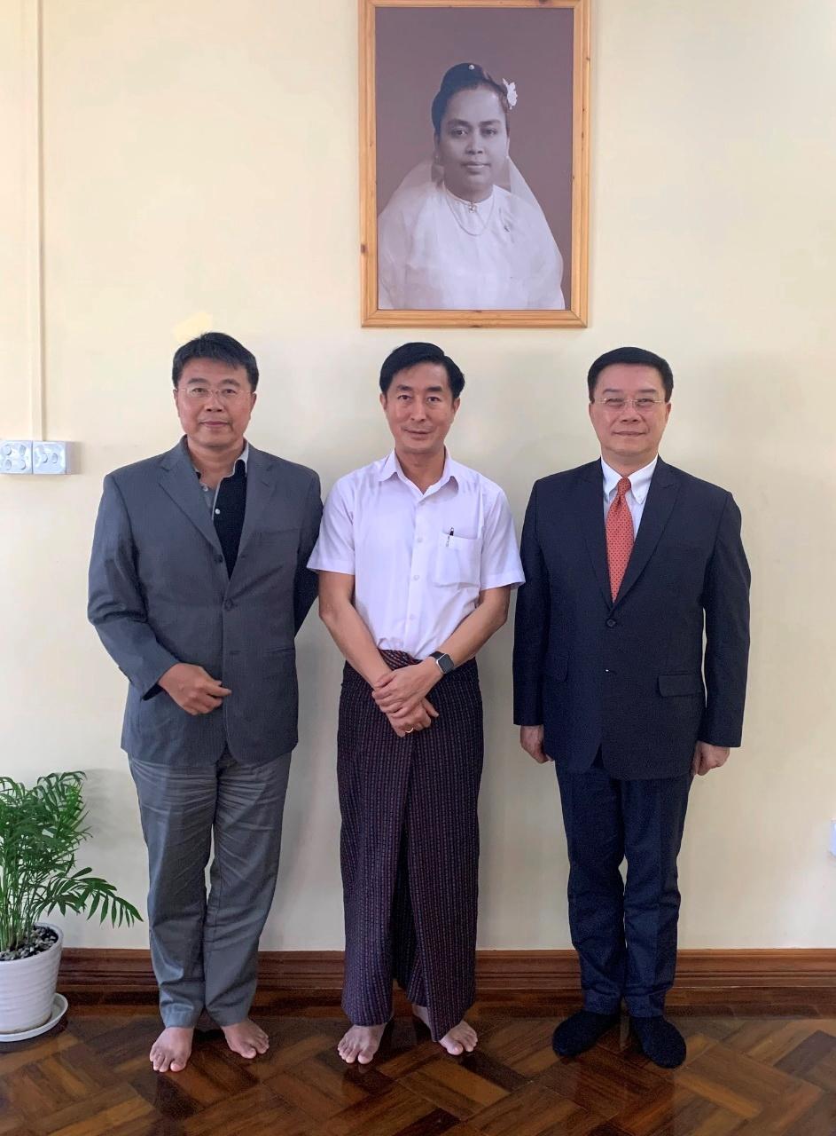 駐緬甸代表李朝成、杜慶芝基金會執委TT Kaung、駐緬甸代表處副參事張水庸
