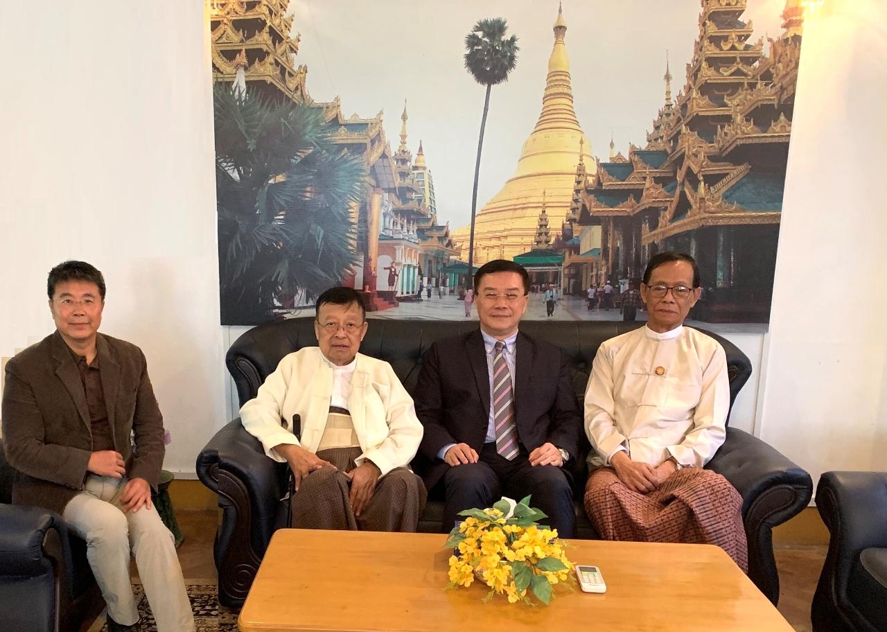 緬甸戰略與國際研究院(MISIS)院長(中)、李朝成代表(中)、資深研究員(右一)、張水庸副參事（左一）