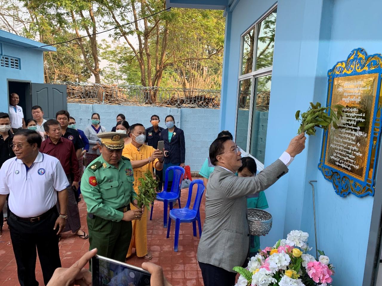 駐緬甸代表處李代表應邀為臘戌社區活動中心落成祈福儀式