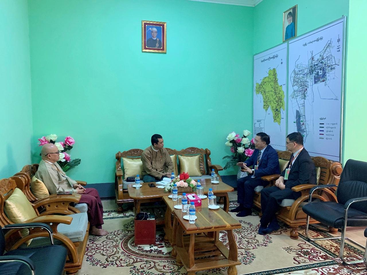  駐緬甸代表李朝成與緬甸勃固市市長Saw Nyo Win會談