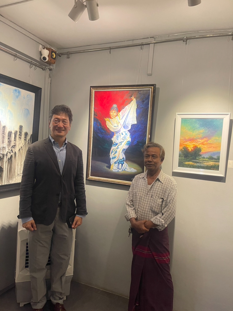 113 年 3 月 29 日本處周大使參加「Progress on Art Journey:Art Exhibition 2024」緬甸畫展開幕。