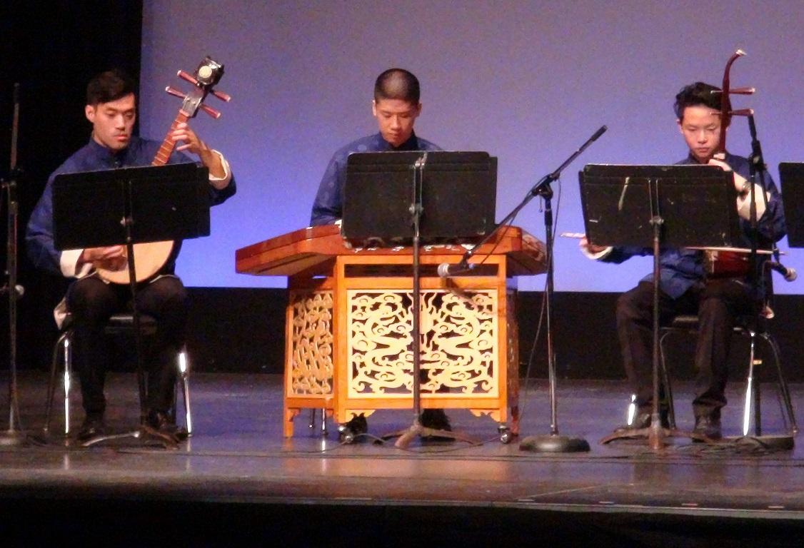 禾登樂集在2018多倫多「台灣之夜」表演中阮、揚琴及二胡合奏