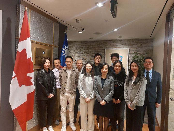 多倫多大學台灣同學會及多倫多台灣研究生協會正、副會長訪問本處，並參加座談。