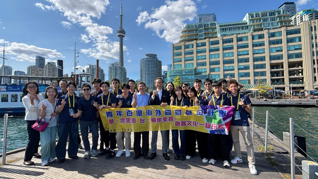 景徳鎮　灯籠瓶 陳敏作 景徳鎮 灯籠瓶 陳敏作 - メルカリ