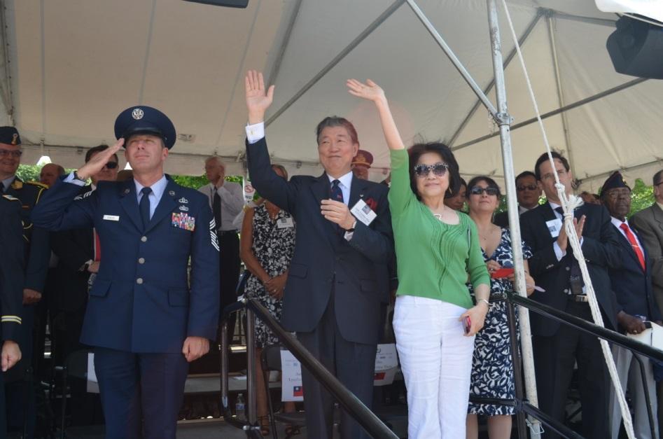 Representative Lyushun Shen and Madame Shen were invited to attend the US Memorial Day parade on May 25, 2015. They wave from the VIP reviewing stand as our float passes by. 