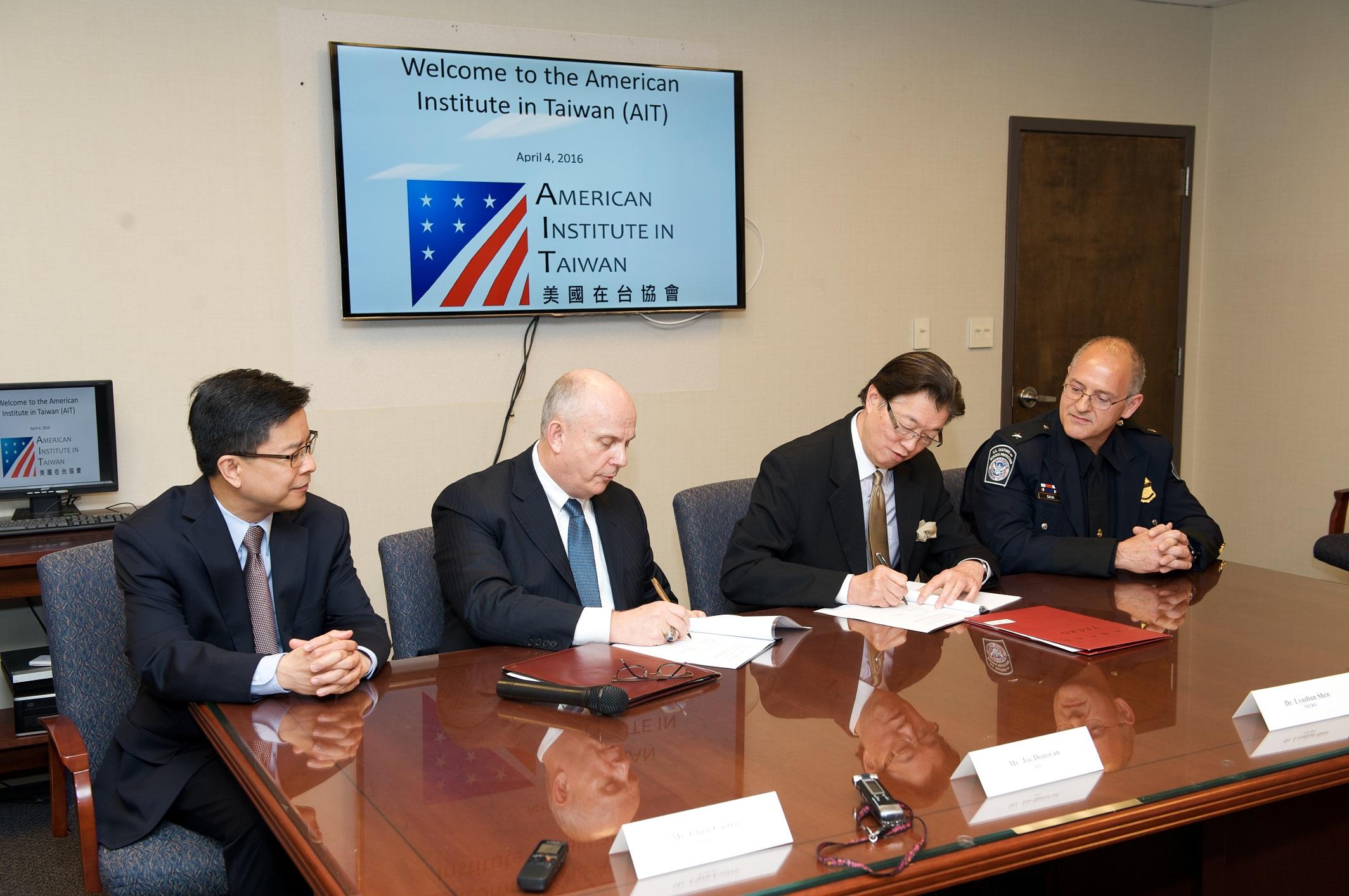 Representative Lyushun Shen of TECRO and Managing Director Joseph R. Donovan Jr. of AIT signed a joint statement regarding cooperation on an International Expedited Traveler Initiative at the AIT Washington headquarters on April 4, 2016, agreeing to work together to mutually grant pre-approved, low-risk travelers from Taiwan and the U.S expedited entry upon arrival. The signing was witnessed by Mr. Chris Castro, first from left, Director of the Taiwan Coordination Office of the U.S. Department of State and Mr. Kenneth Sava, first from right, Director of Passenger Programs of the U.S. Customs and Border Protection.