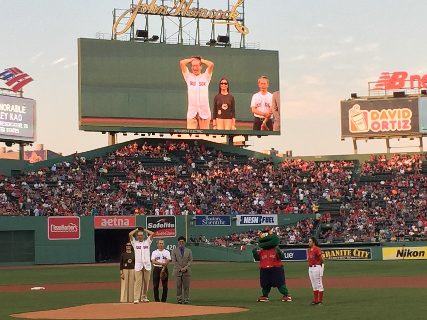 Taiwan's Representative to the United States Stanley Kao (高碩泰) throws out the first pitch at a Major League Baseball (MLB) game in Boston August 26, 2016, in which the Boston Red Sox played the Kansas City Royals.