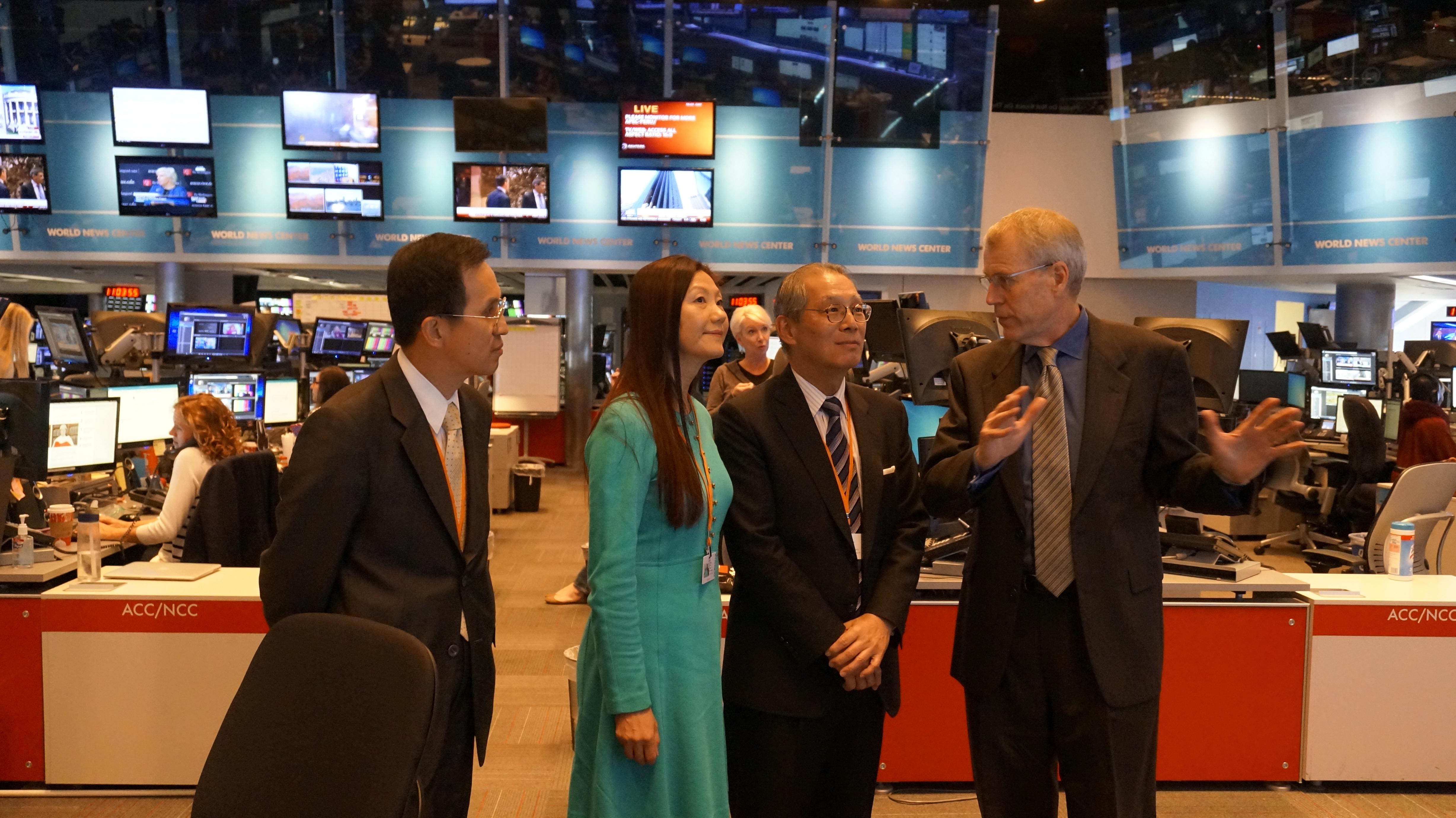 Representative Stanley Kao and Mrs. Kao visited CNN Headquarters in Atlanta on November 18, 2016. They were greeted and given a tour by CNN Senior Vice President Richard Griffiths, accompanied by Director-General Steven Tai of TECO in Atlanta.