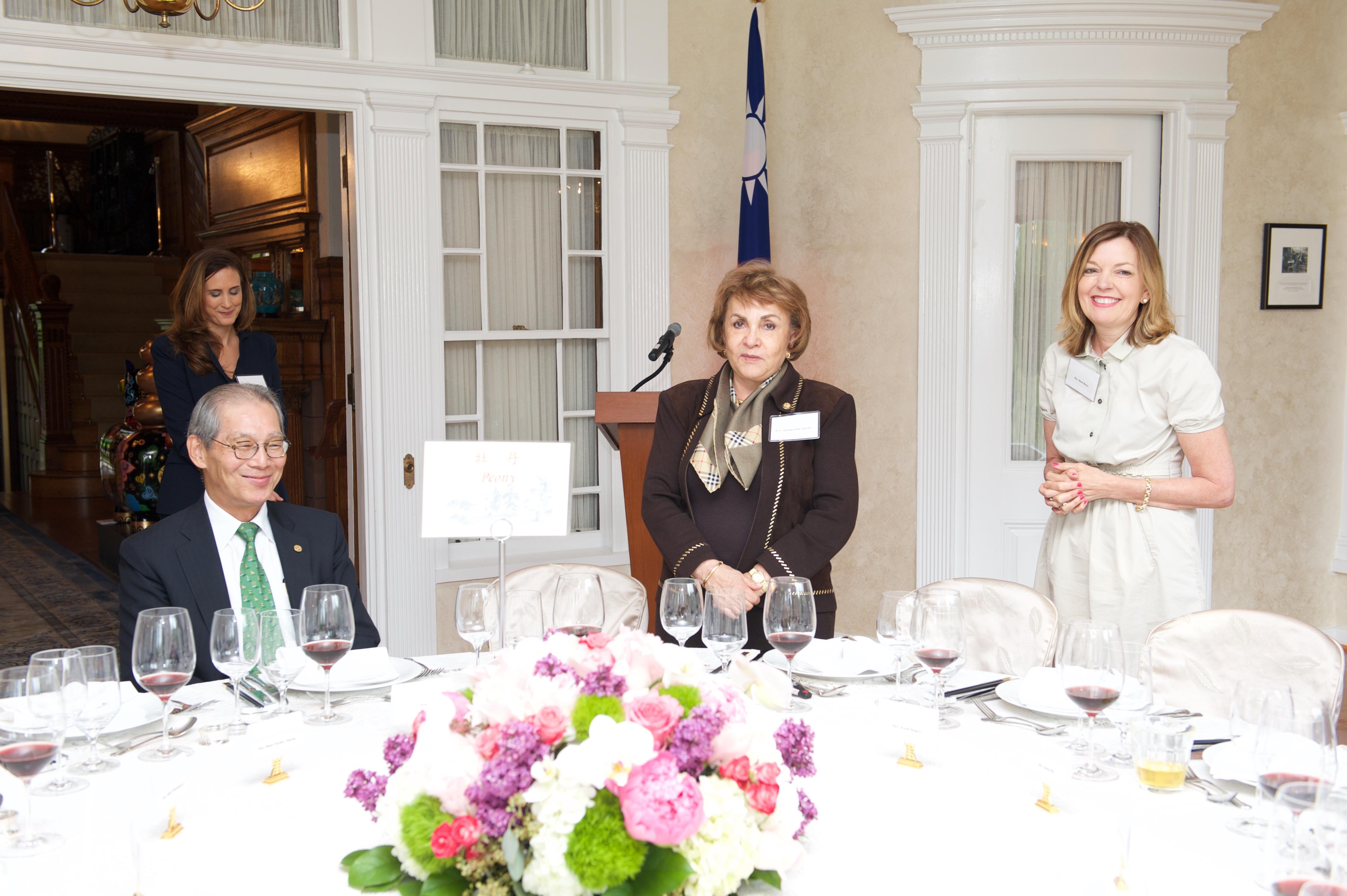 H.E. Marithza Ruiz Sanchez (center), Guatemala's Ambassador to the U.S., reaffirms the deep friendship between Guatemala and Taiwan at a luncheon for the International Neighbors Club II hosted by Representative and Mrs. Stanley Kao at Twin Oaks, May 24, 2017. 