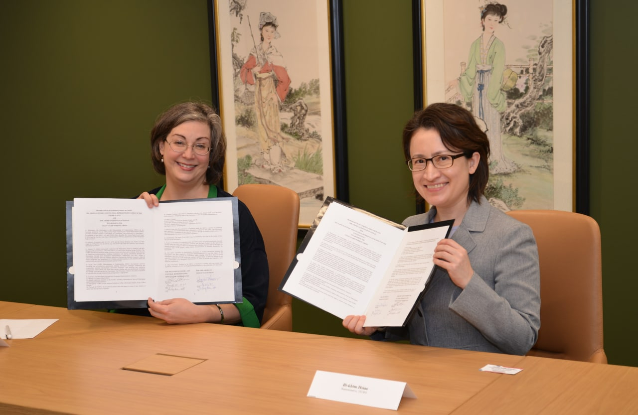 On March 25th, 2021, Taiwan Representative to the United States Bi-khim Hsiao and Managing Director Ingrid Larson of American Institute in Taiwan (AIT) signed a Memorandum of Understanding on Establishing the Coast Guard Working Group (CGWG).