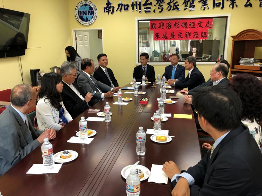 2018年6月5日朱文祥大使拜會南加州台灣旅館業同業公會，對於公會成員積極走入主流社會並回饋社區表示欽佩。