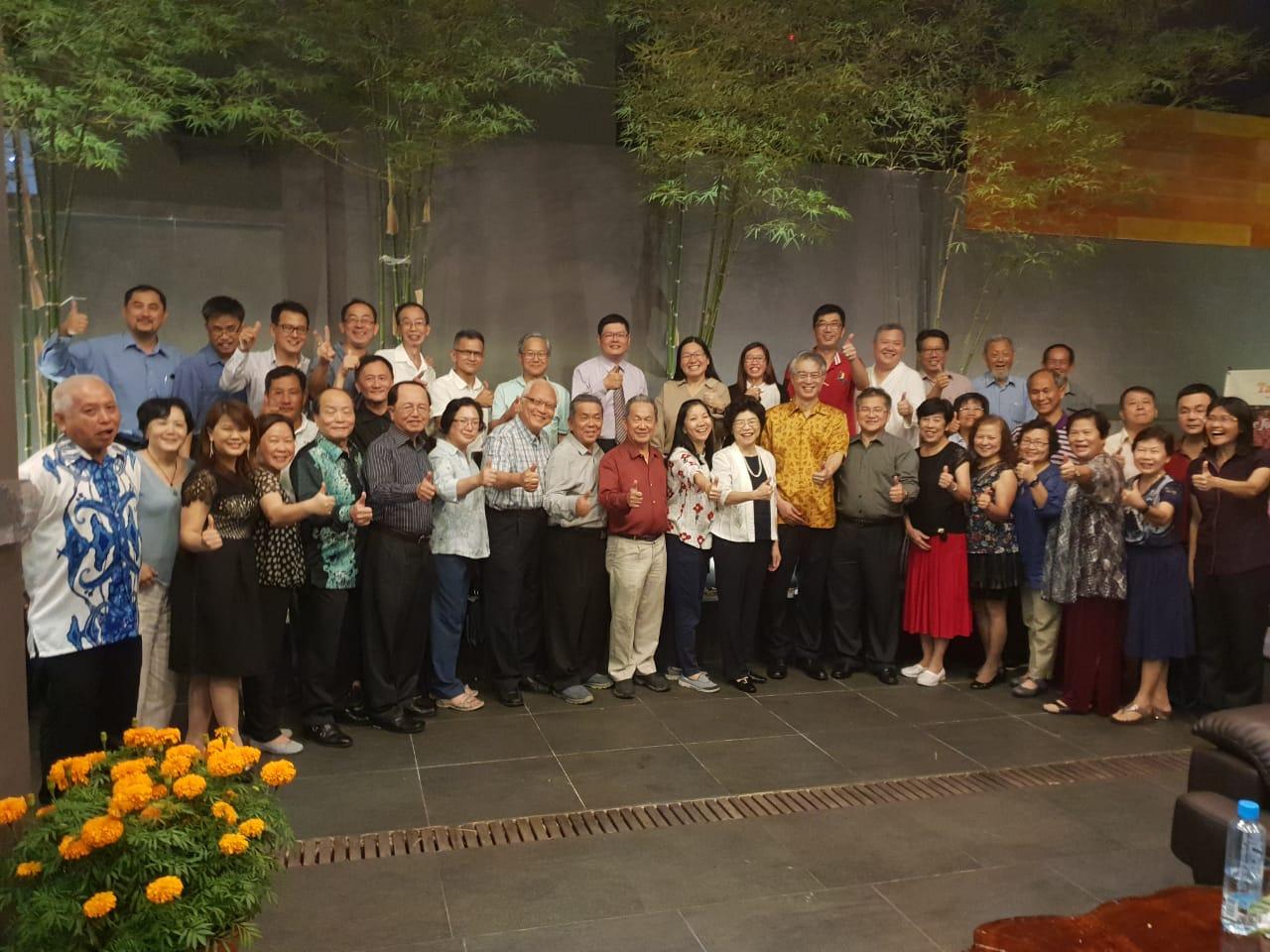 駐汶萊代表處舉辦端午聯歡，旅汶僑胞合影