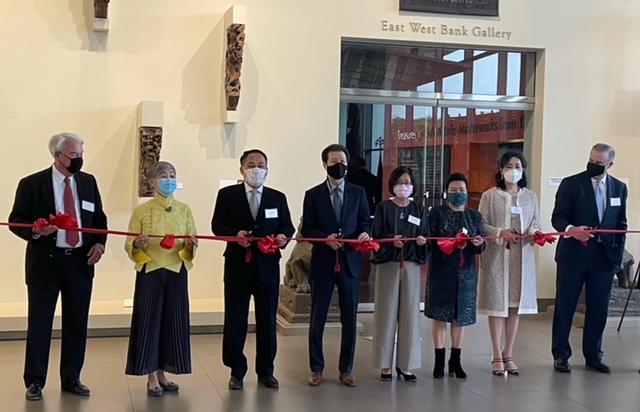 Director General Louis M. Huang (third from the left) attended the Ribbon Cutting Ceremony of “Treasures in Gold &amp; Jade: Masterworks from Taiwan” at the Bowers Museum on April 1, 2021, and delivered remarks. He praised the two masters’ talent and ability to carve jade and gold into breathtaking artworks with their creativity, skills, and expertise. He hopes this exhibition will deepen Taiwan’s cultural understanding in the U.S. and facilitate more cultural collaborations between the peoples of Taiwan and the U.S.! 
 Distinguished guests included (left to right) Peter Keller, President and CEO of the Bowers Museum; Anne Shih, Chairwoman of the Board of Governors of the Bowers Museum; Louis M. Huang, Director General of the Taipei Economic and Cultural Office (TECO) in Los Angeles; Dominic Ng, Chairman and CEO of East West Bank; Ting-Chen Yang, Director of Taiwan Academy, TECO in Los Angeles; Linda Moy, Zehra Sun, and Jeff Bennett, Members of the Board of Governors of the Bowers Museum.
